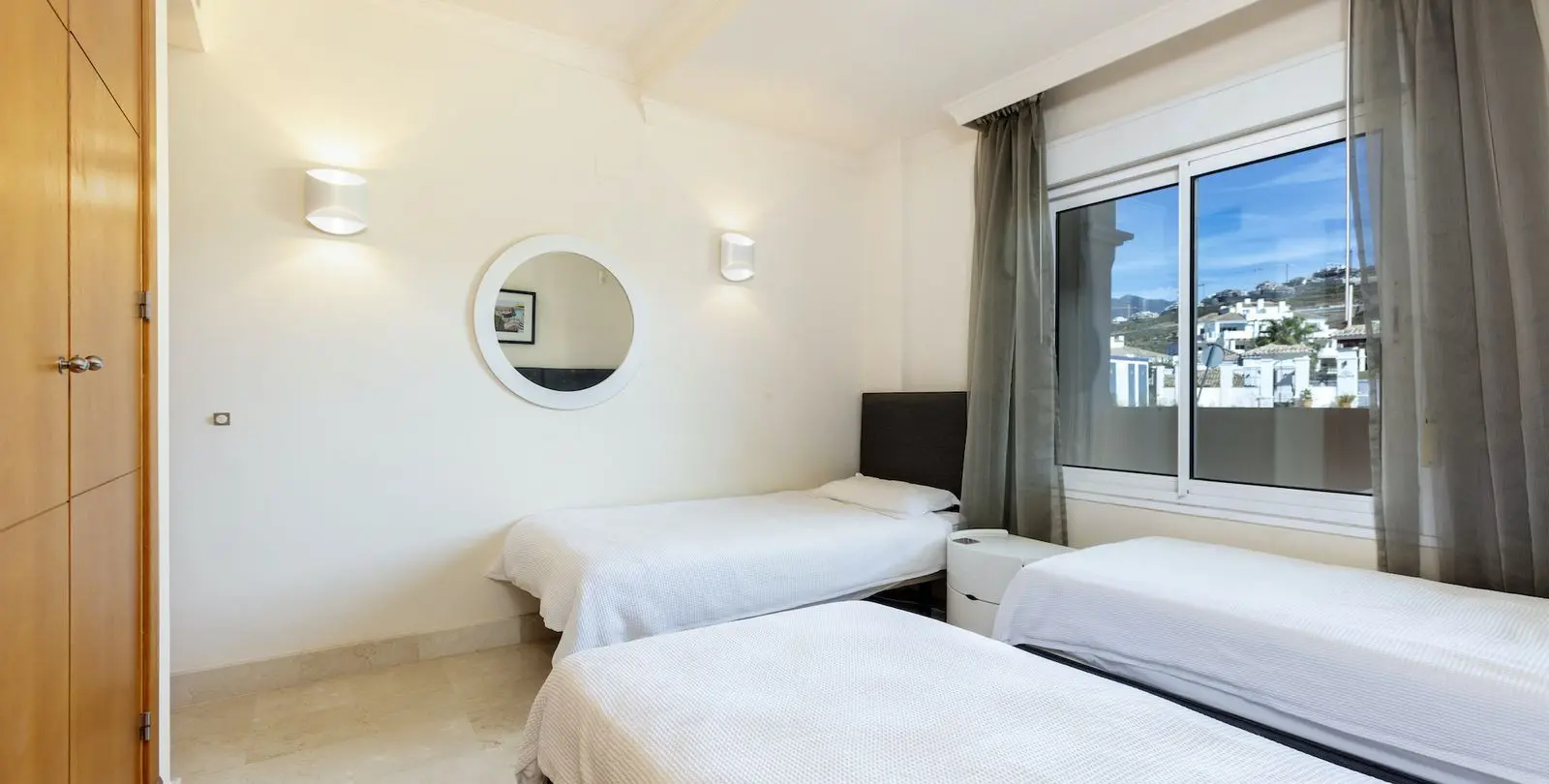 Venta de apartamento en planta media en Nueva Andalucía 20