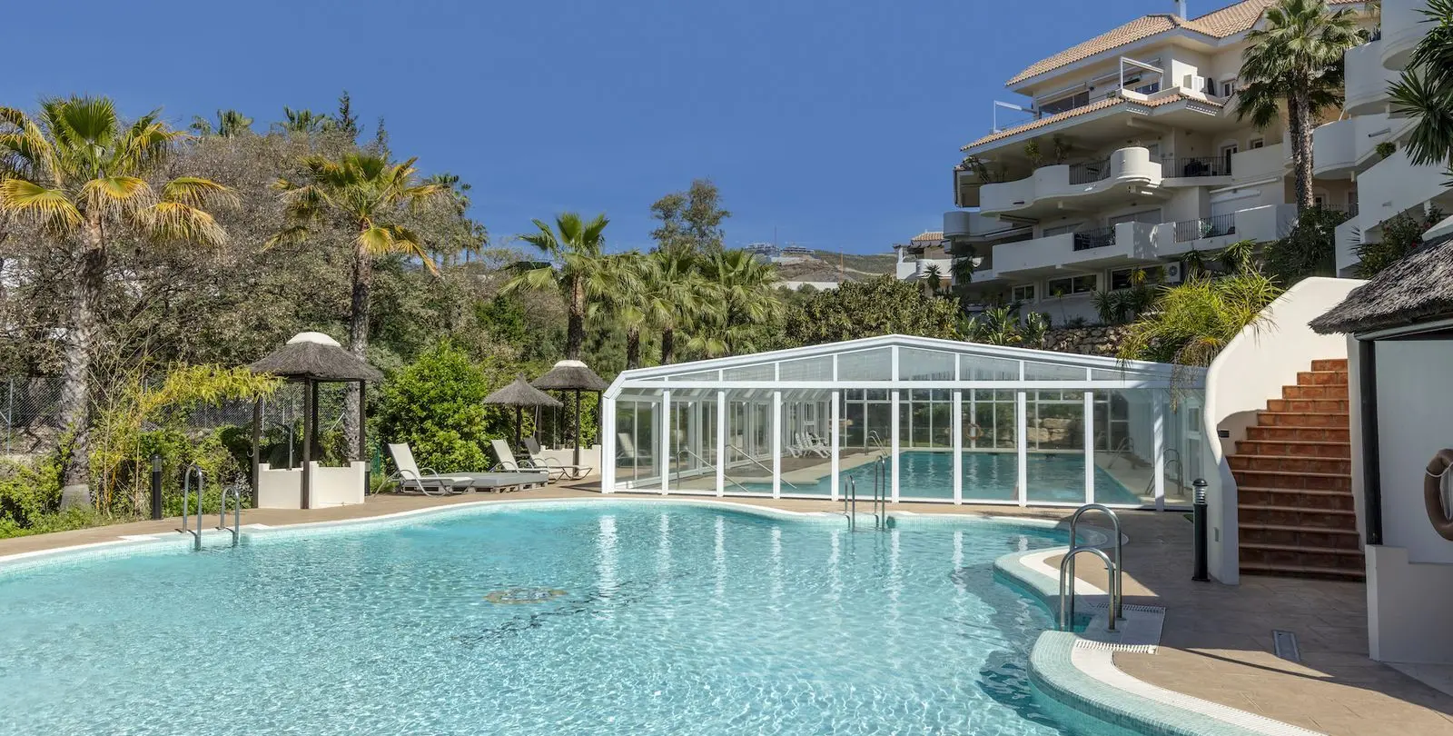 Venta de apartamento en planta media en Nueva Andalucía 26