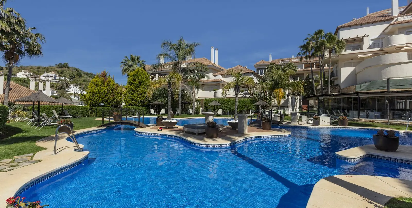 Venta de apartamento en planta media en Nueva Andalucía 27