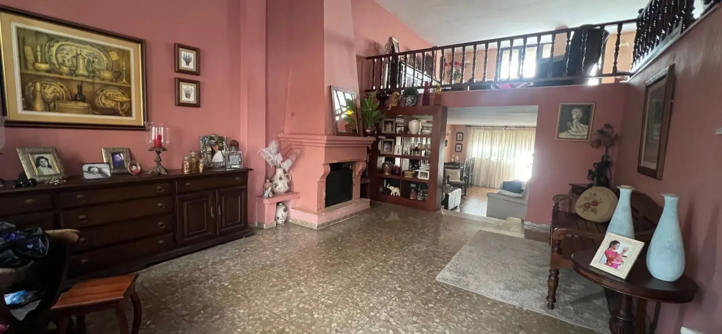 Продажа дома на две семьи в Estepona 0