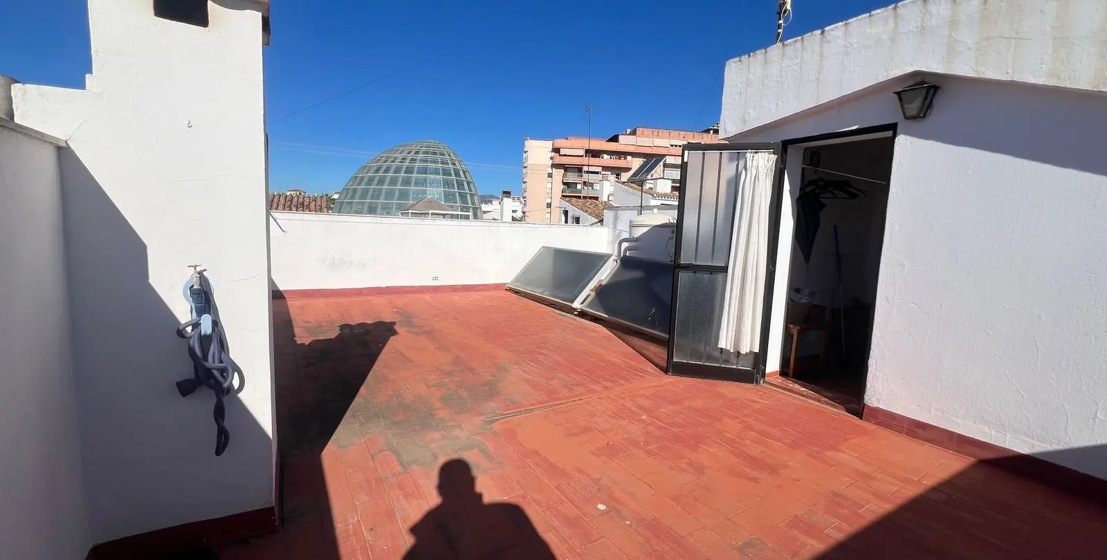 Продажа дома на две семьи в Estepona 56