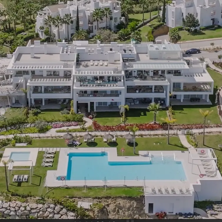 Продажа двухуровневого пентхауса в Estepona