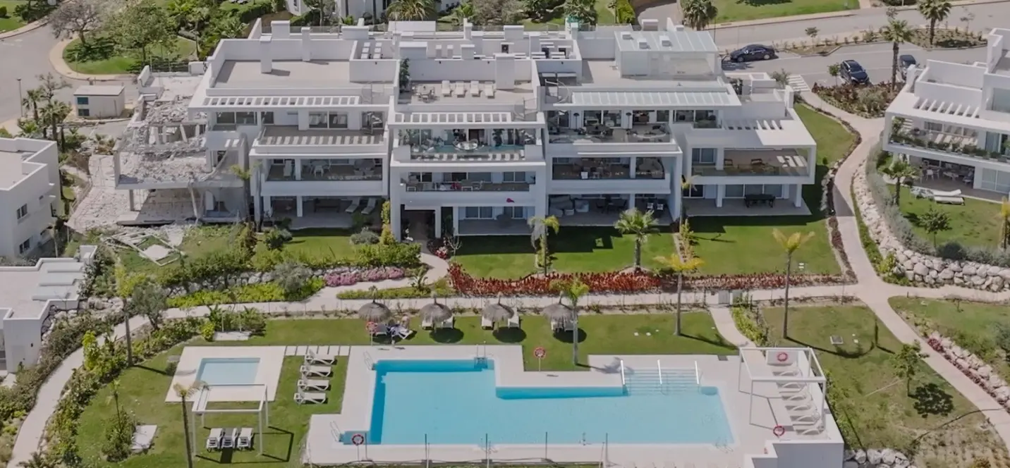 Продажа двухуровневого пентхауса в Estepona 0