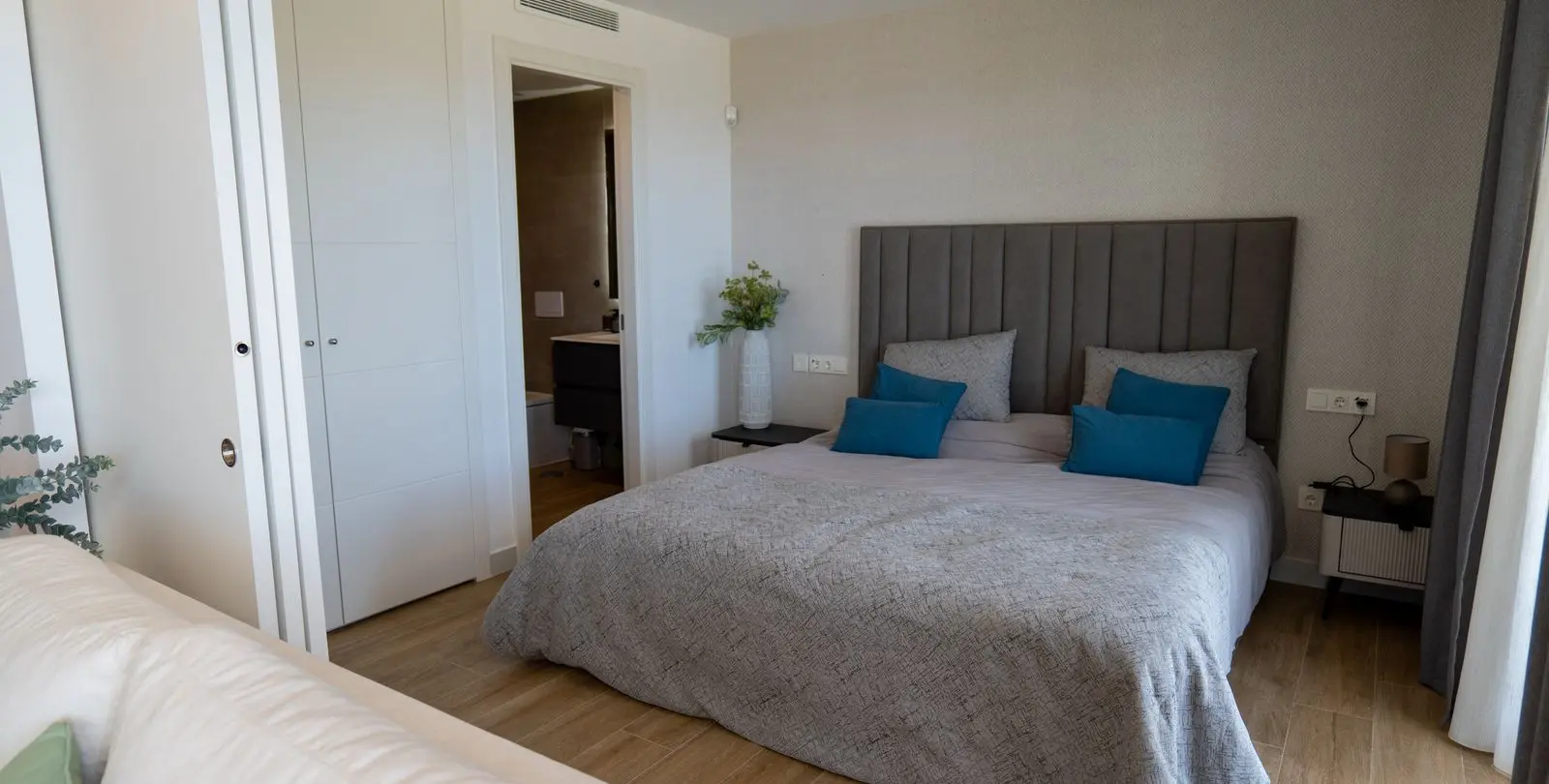 Продажа двухуровневого пентхауса в Estepona 12