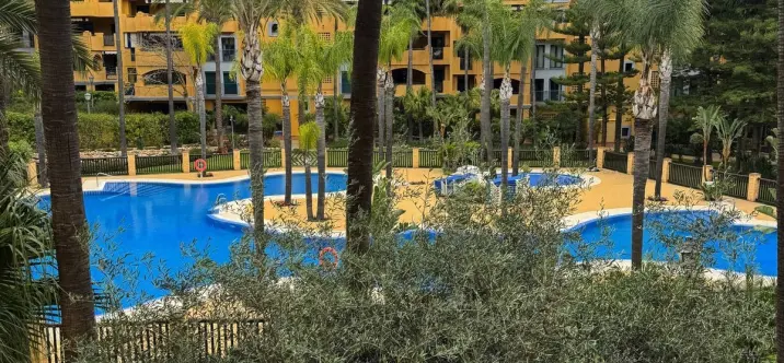 Venta de apartamento en planta media en Cortijo Blanco 1