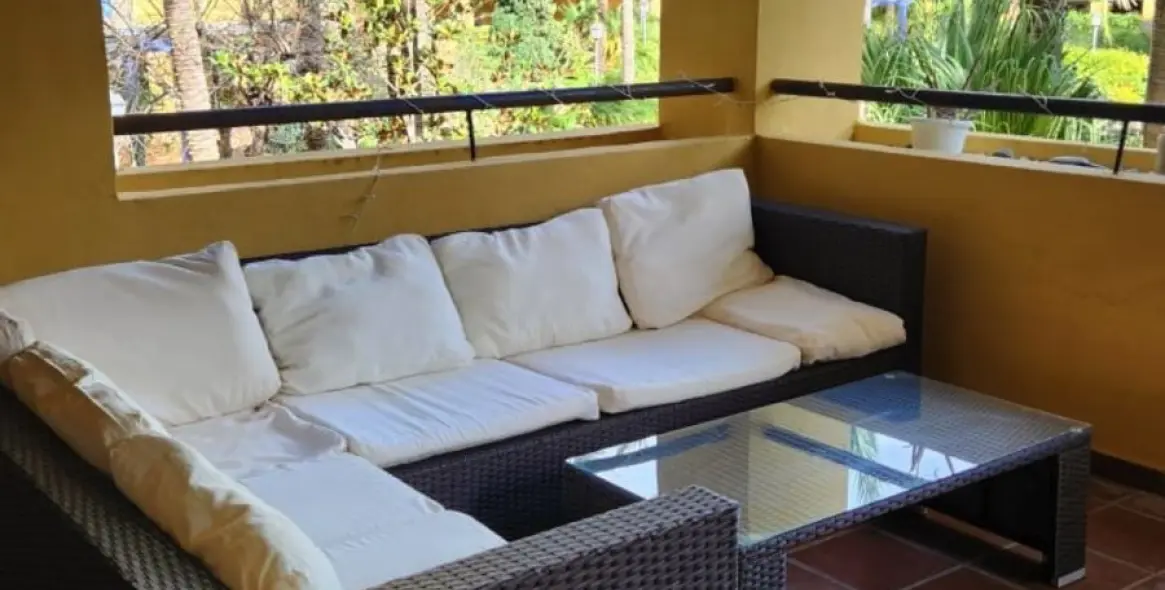 Sale of middle floor apartment in Cortijo Blanco 4