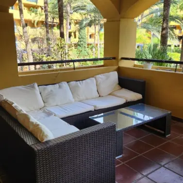 Venta de apartamento en planta media en Cortijo Blanco