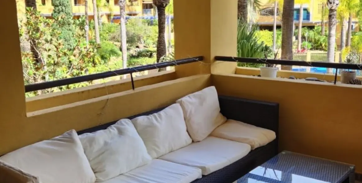 Sale of middle floor apartment in Cortijo Blanco 6