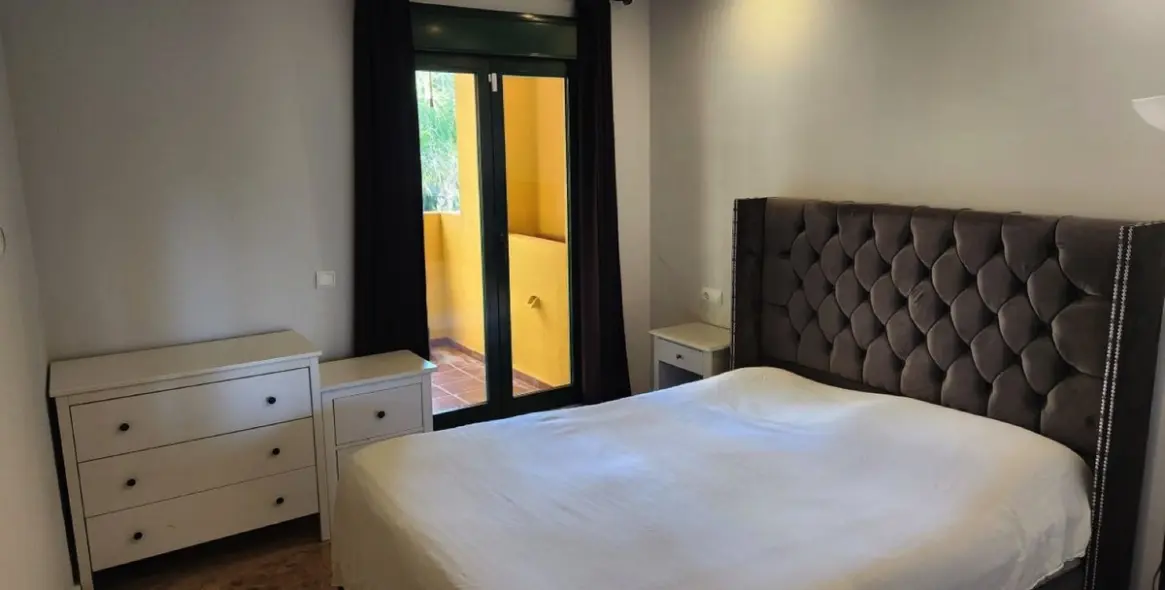 Sale of middle floor apartment in Cortijo Blanco 7
