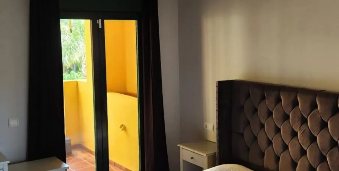 Sale of middle floor apartment in Cortijo Blanco 10