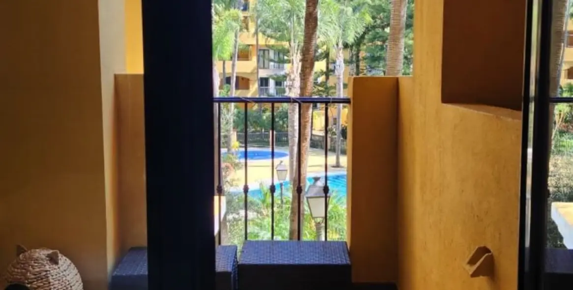 Sale of middle floor apartment in Cortijo Blanco 13