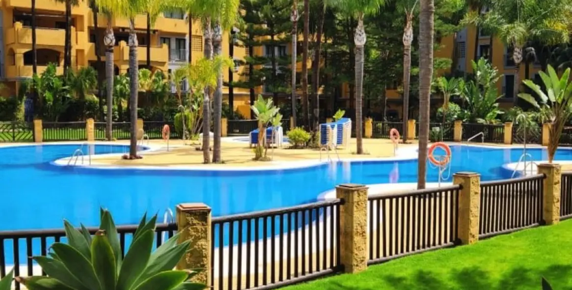 Sale of middle floor apartment in Cortijo Blanco 26