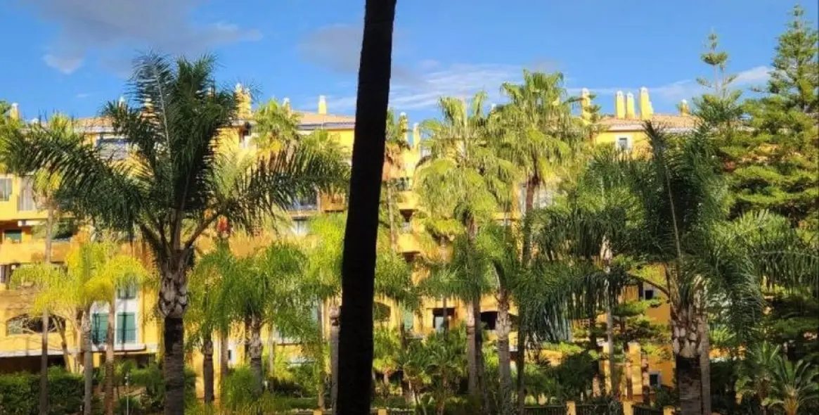 Sale of middle floor apartment in Cortijo Blanco 29