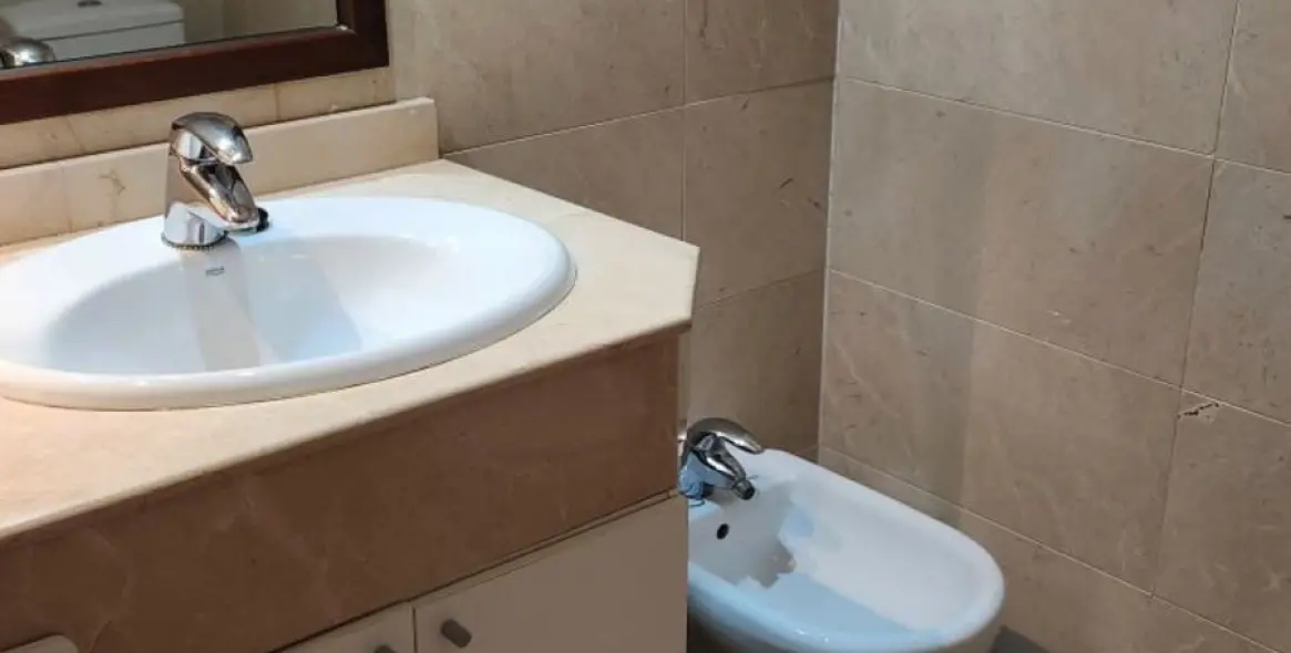 Venta de apartamento en planta media en Cortijo Blanco 18