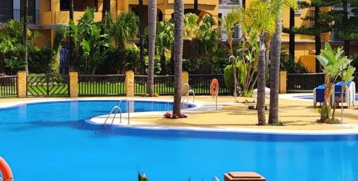Venta de apartamento en planta media en Cortijo Blanco 27