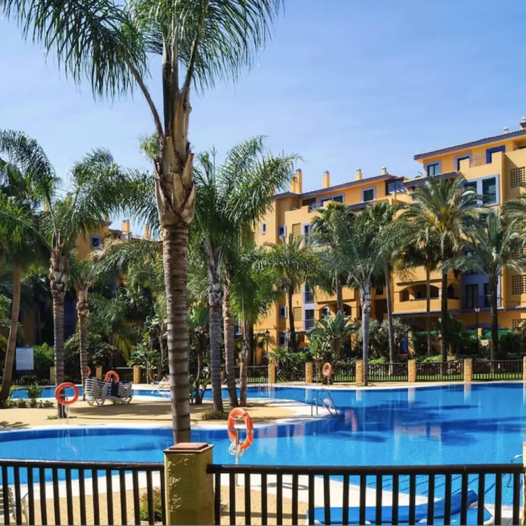 Sale of middle floor apartment in Cortijo Blanco