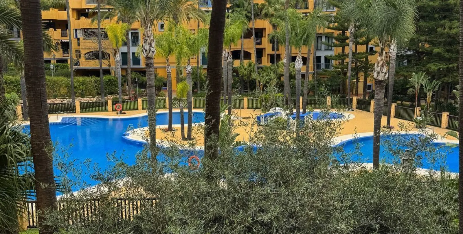Продажа апартаментов на среднем этаже в Cortijo Blanco 2