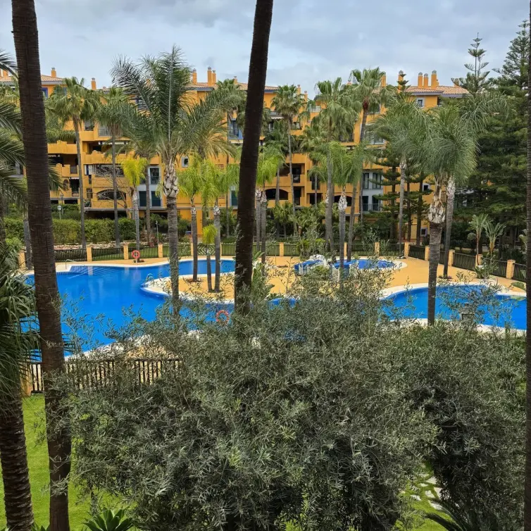Sale of middle floor apartment in Cortijo Blanco