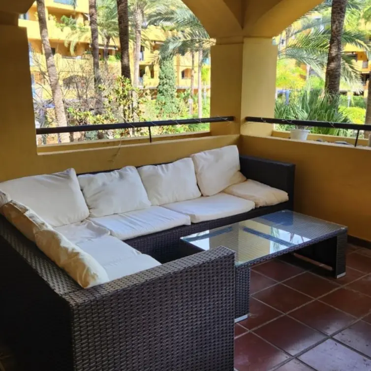 Sale of middle floor apartment in Cortijo Blanco