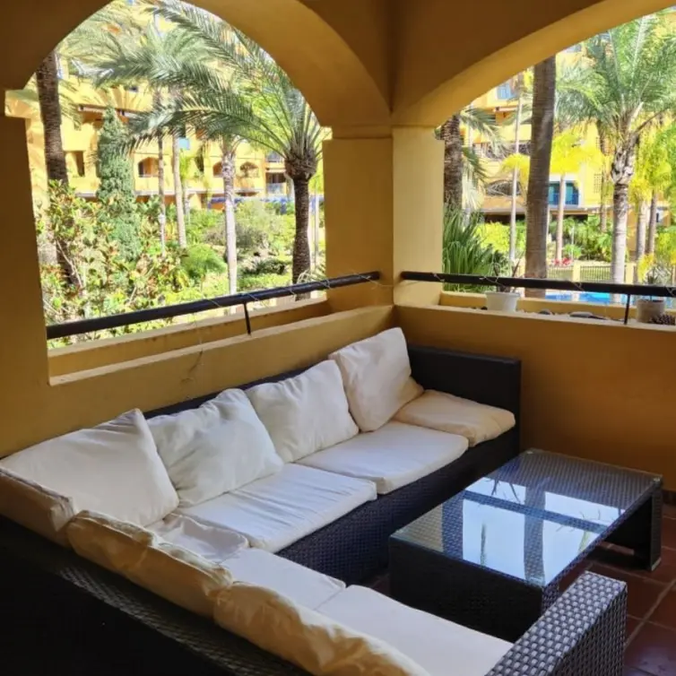 Sale of middle floor apartment in Cortijo Blanco