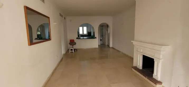 Venta de apartamento en planta media en Estepona 0