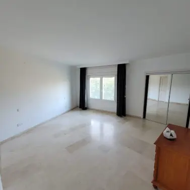 Venta de apartamento en planta media en Estepona