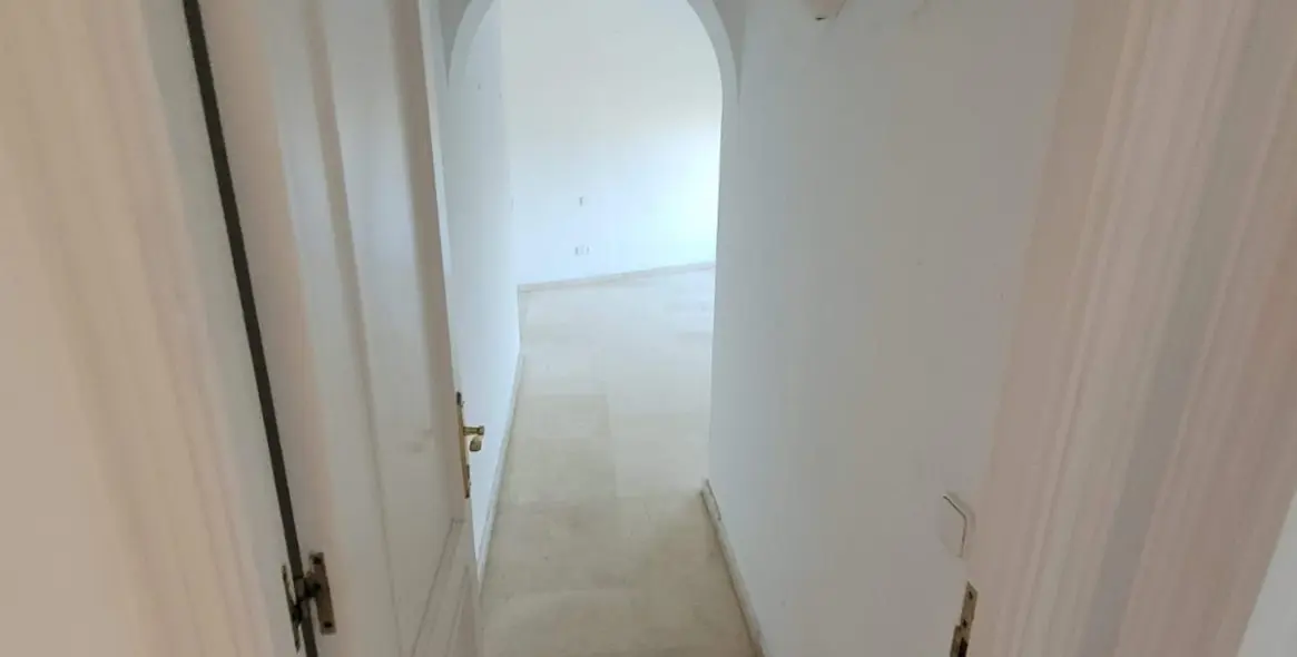 Venta de apartamento en planta media en Estepona 9