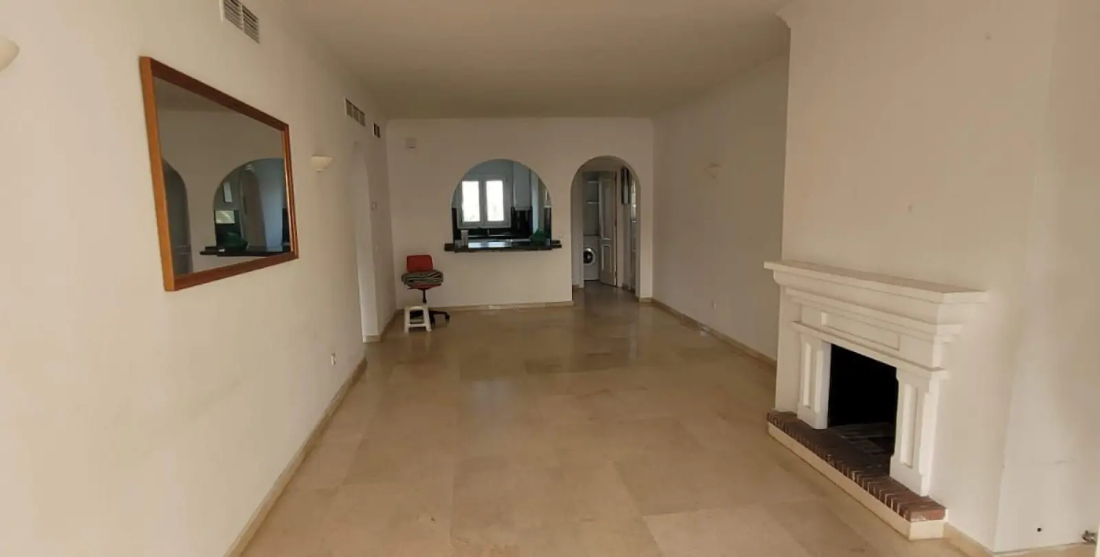 Продажа апартаментов на среднем этаже в Estepona 1