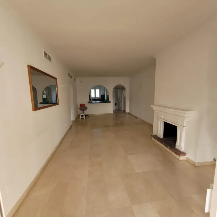 Продажа апартаментов на среднем этаже в Estepona