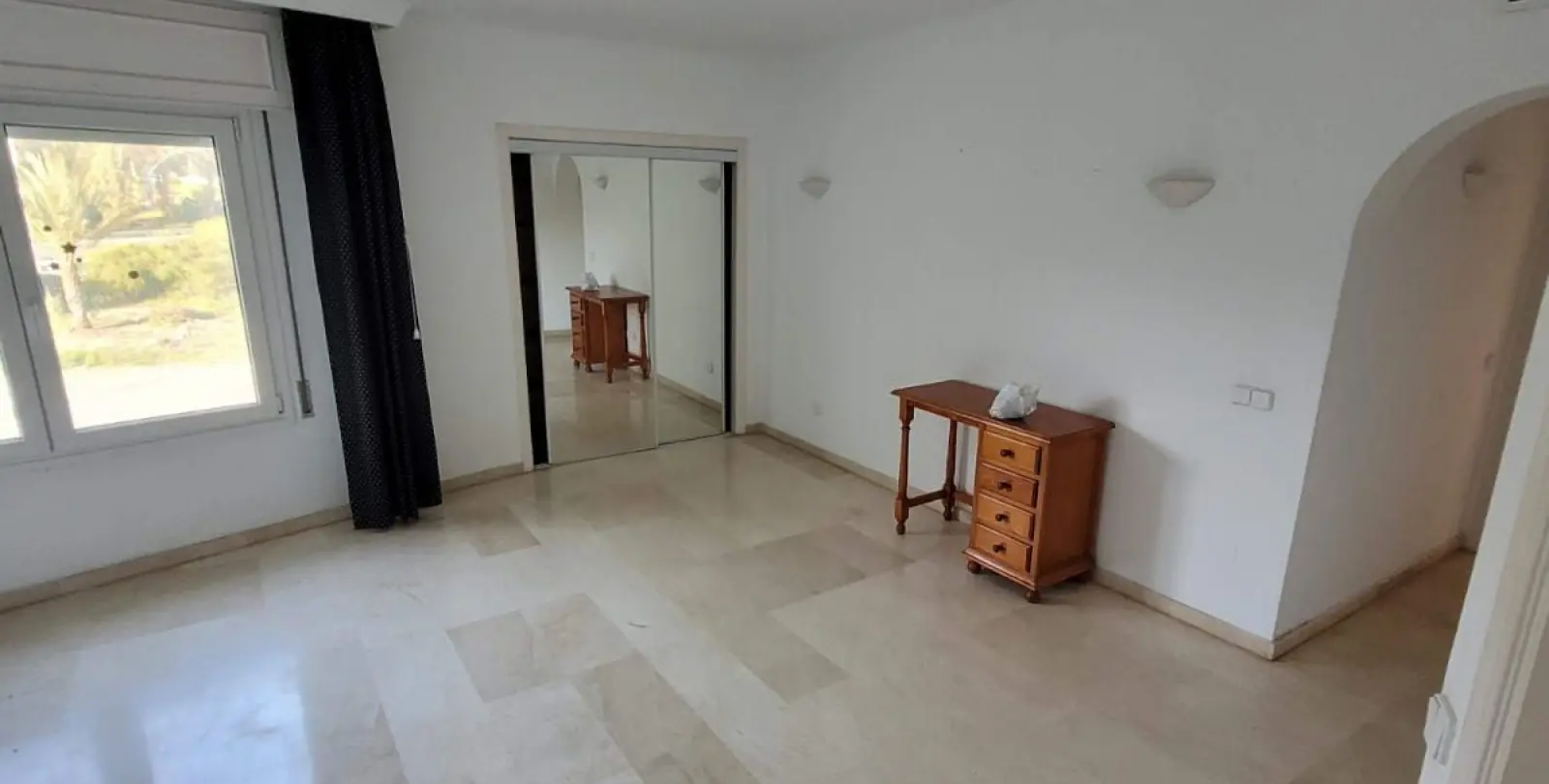 Продажа апартаментов на среднем этаже в Estepona 2
