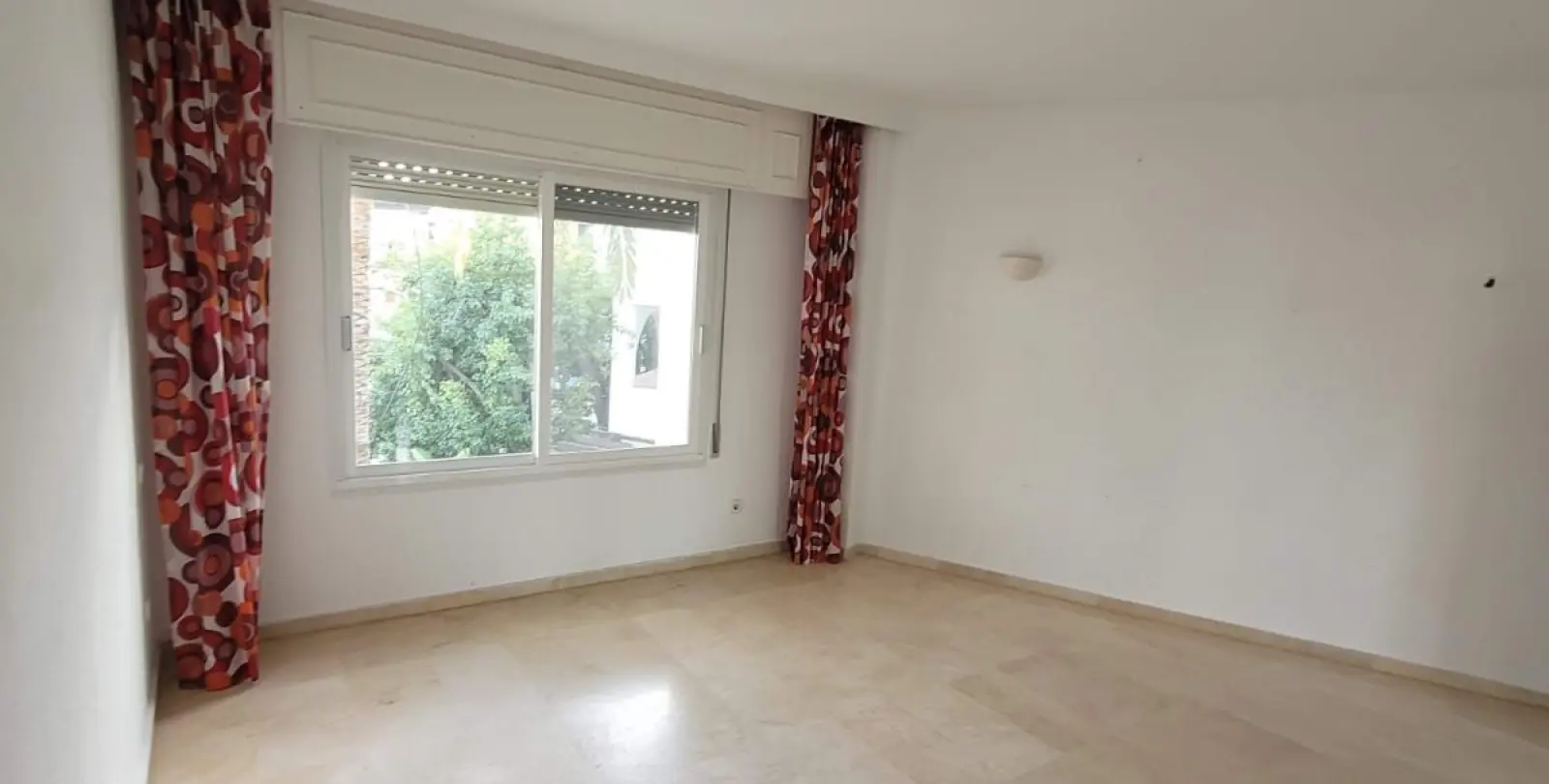 Продажа апартаментов на среднем этаже в Estepona 3