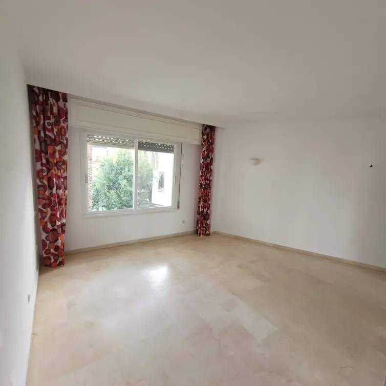 Продажа апартаментов на среднем этаже в Estepona