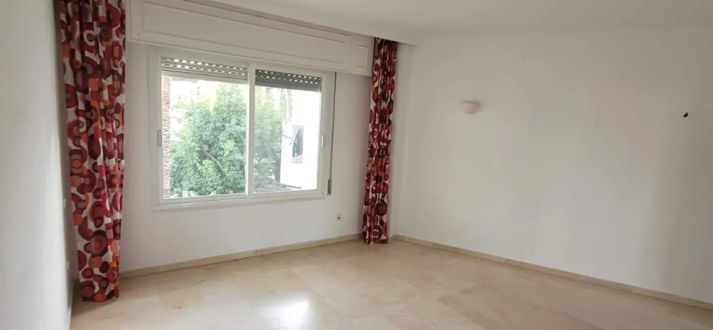 Продажа апартаментов на среднем этаже в Estepona 2