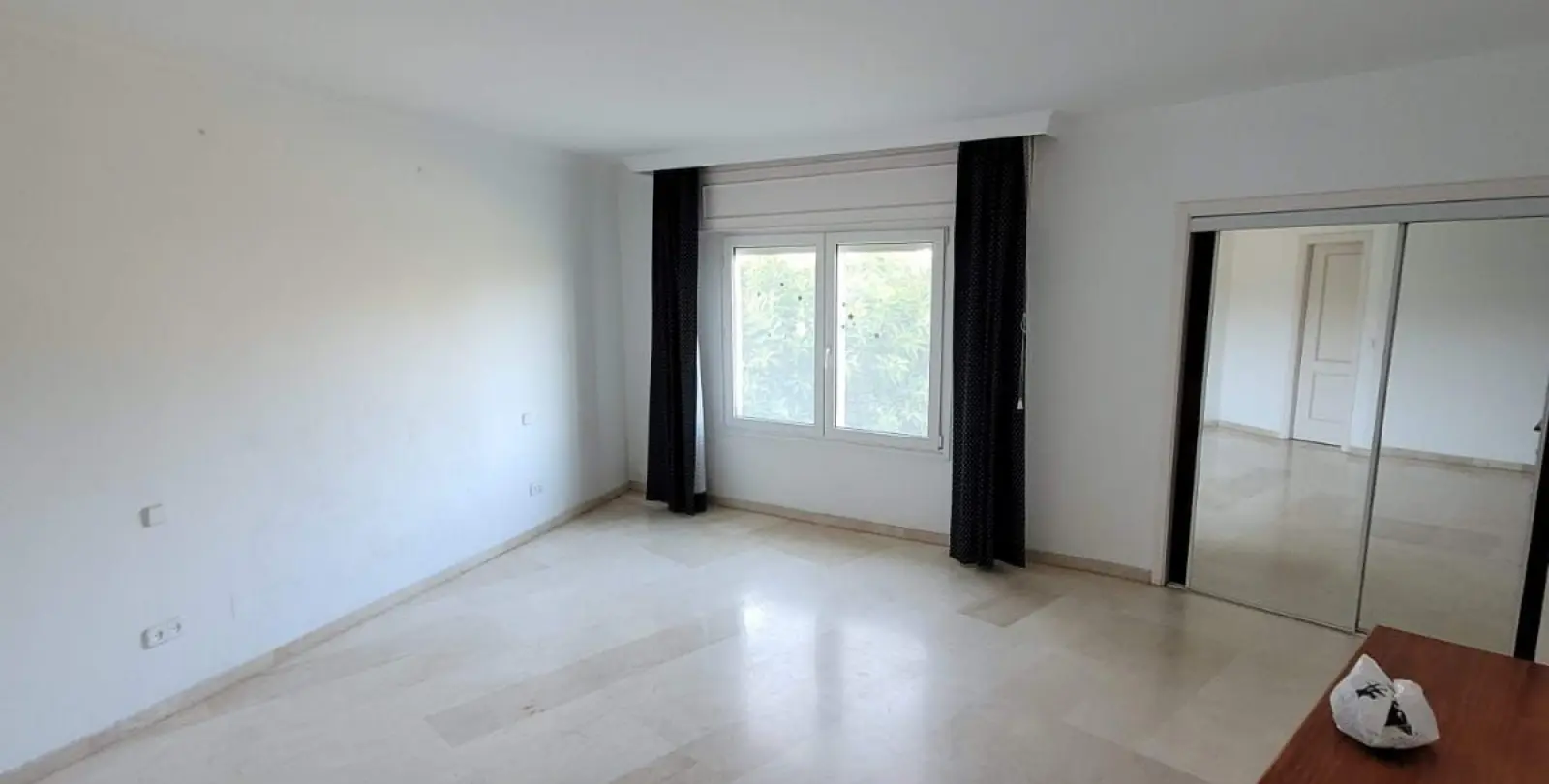 Продажа апартаментов на среднем этаже в Estepona 4