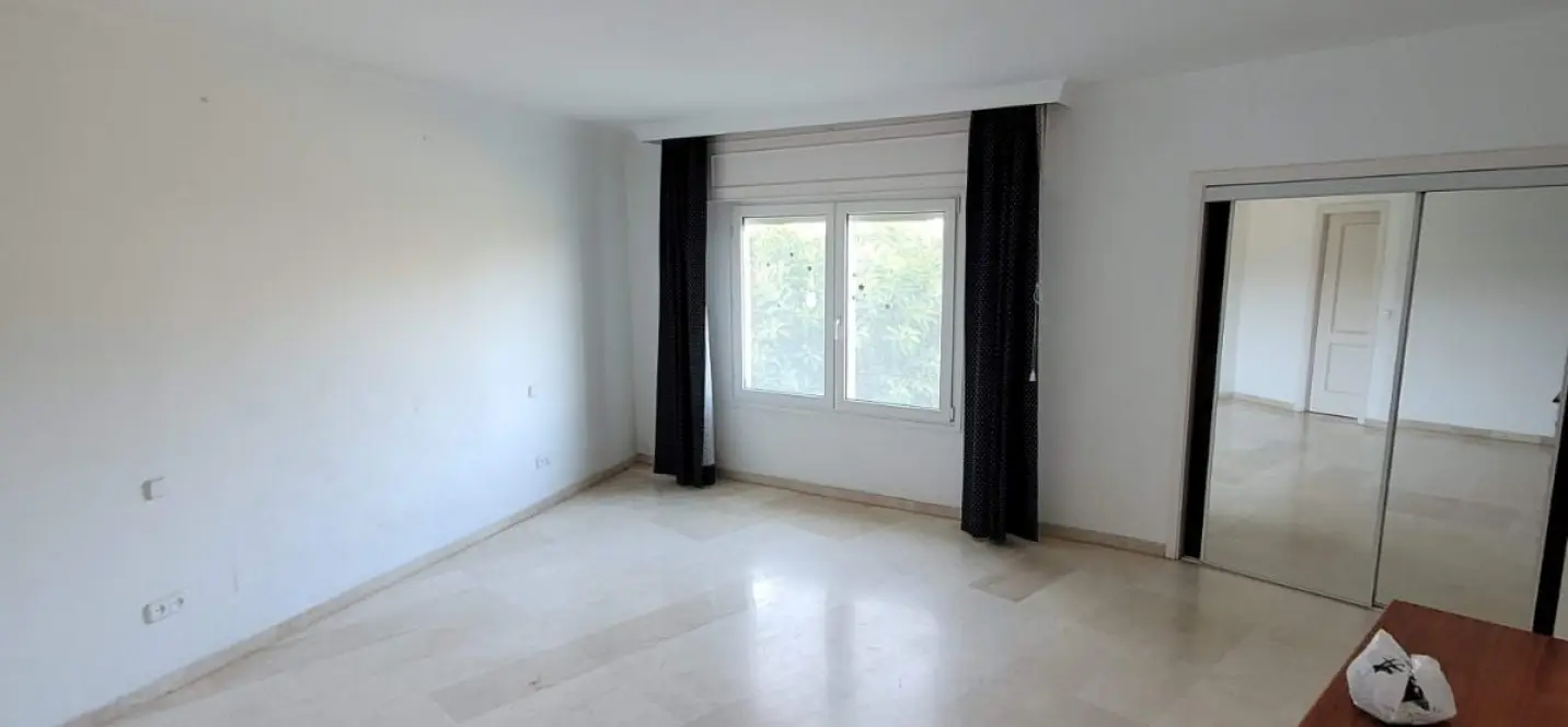 Продажа апартаментов на среднем этаже в Estepona 3