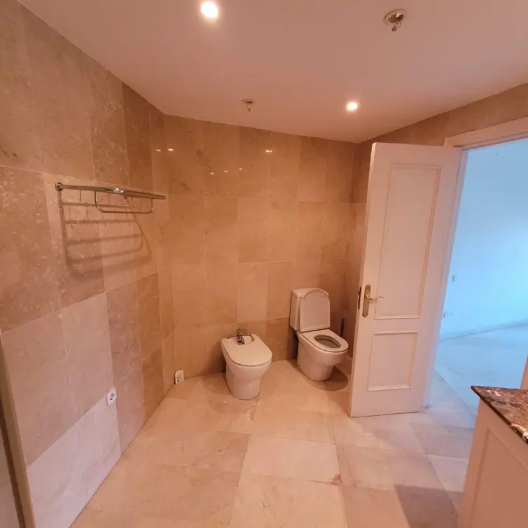 Продажа апартаментов на среднем этаже в Estepona
