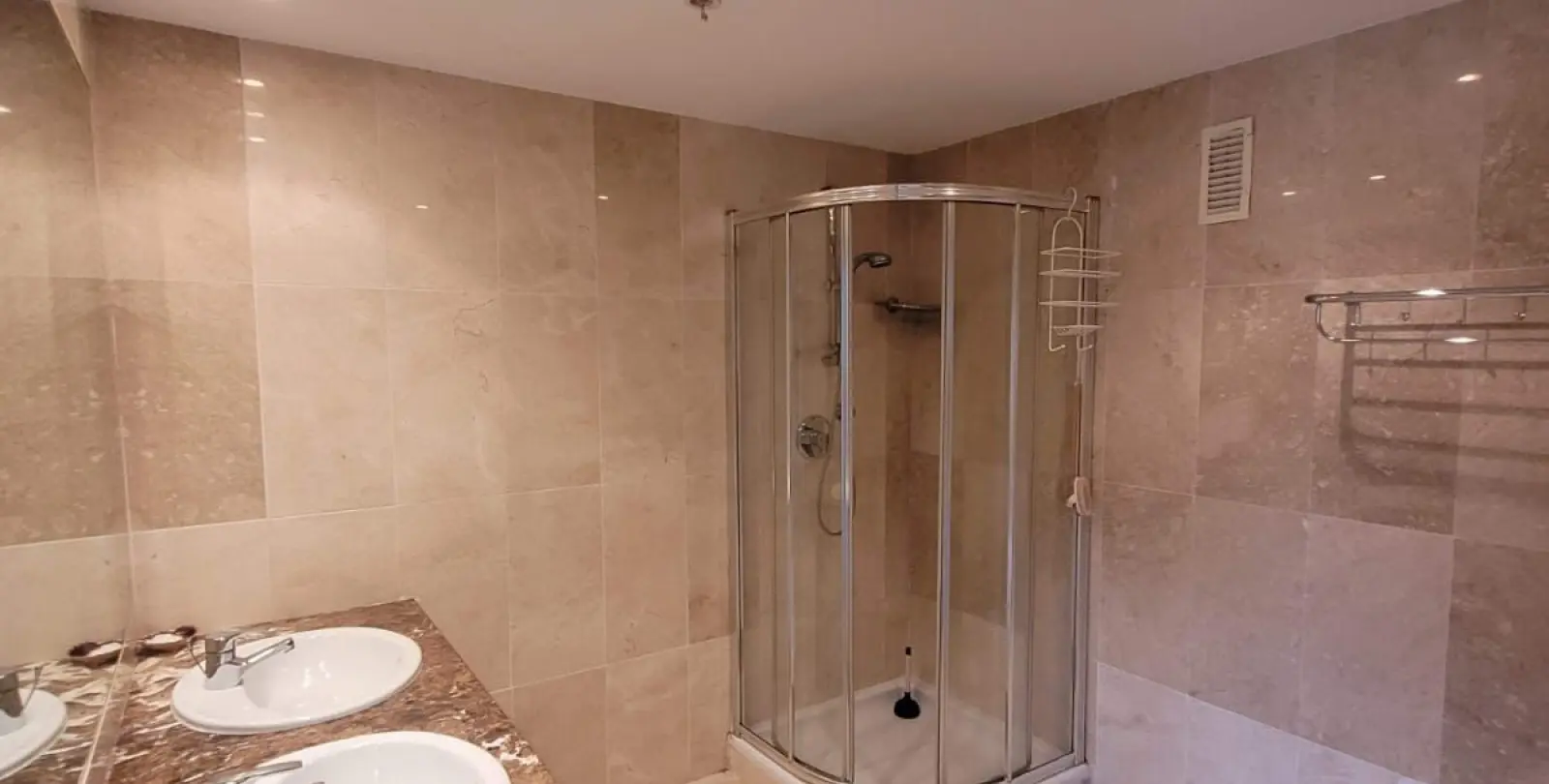 Продажа апартаментов на среднем этаже в Estepona 7