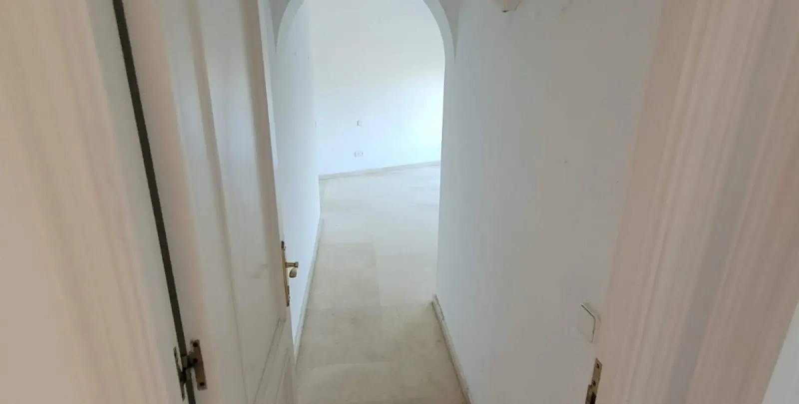 Продажа апартаментов на среднем этаже в Estepona 9