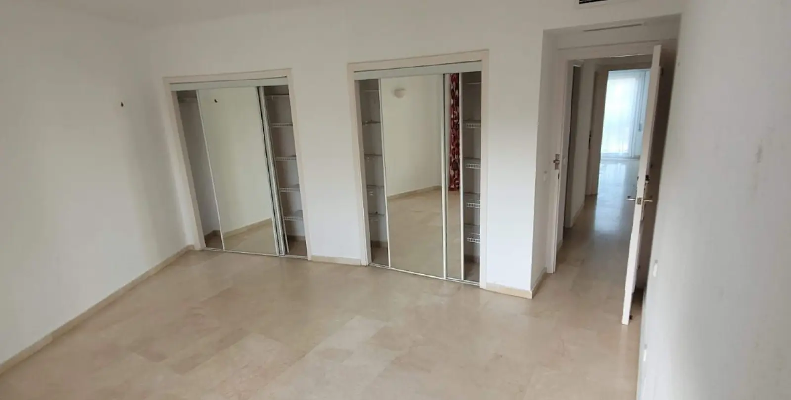Продажа апартаментов на среднем этаже в Estepona 10