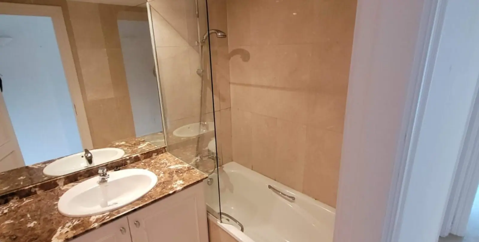 Продажа апартаментов на среднем этаже в Estepona 12