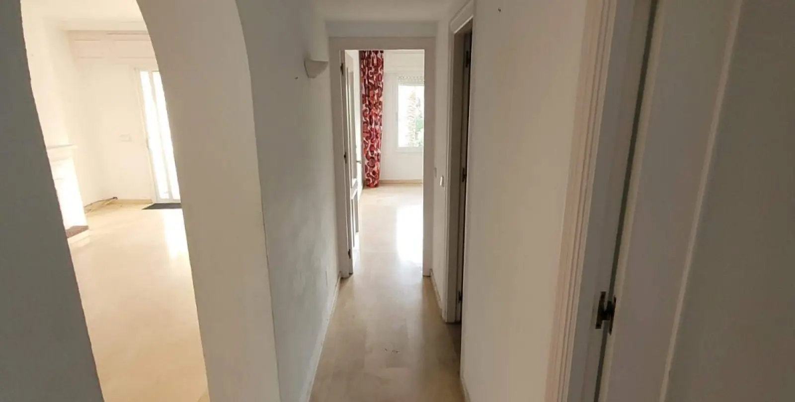 Продажа апартаментов на среднем этаже в Estepona 13