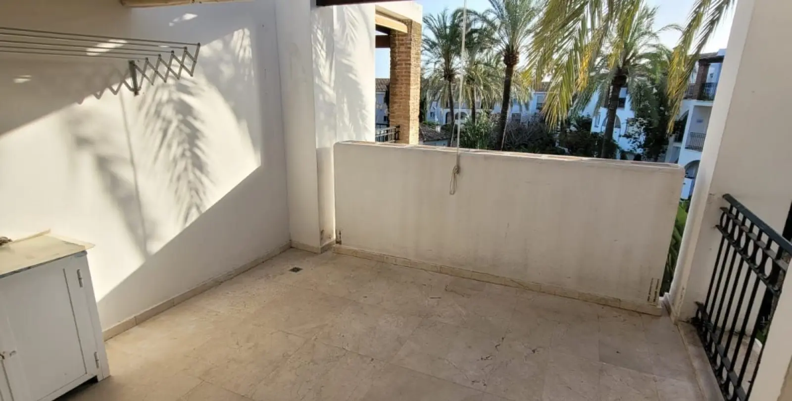 Продажа апартаментов на среднем этаже в Estepona 22