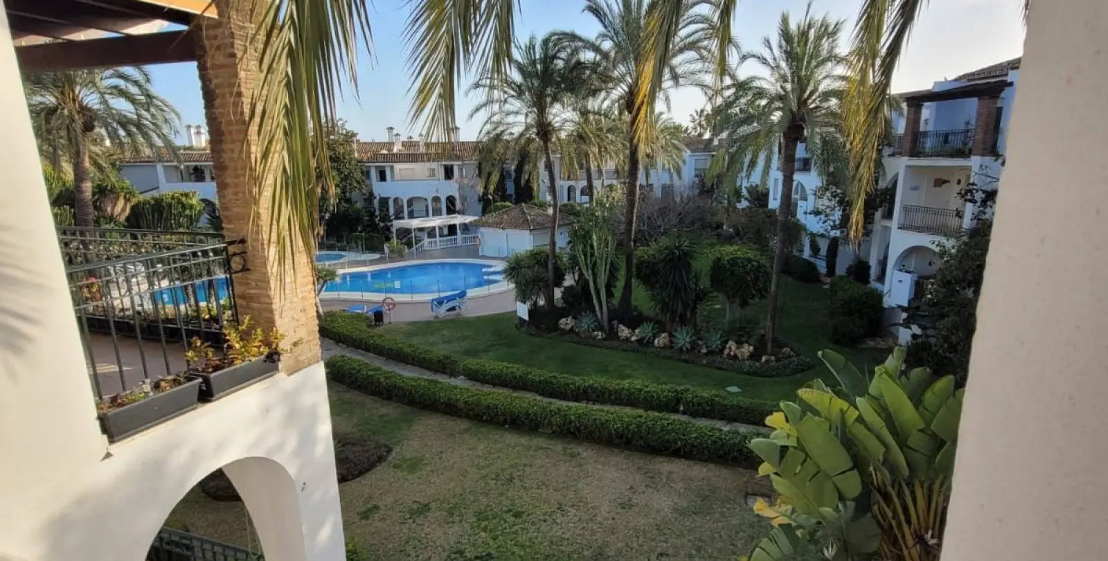 Продажа апартаментов на среднем этаже в Estepona 23