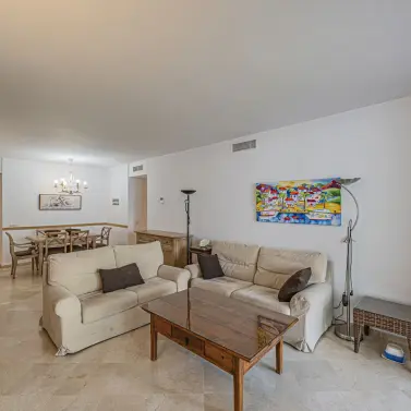 Venta de apartamento en planta media en Costalita