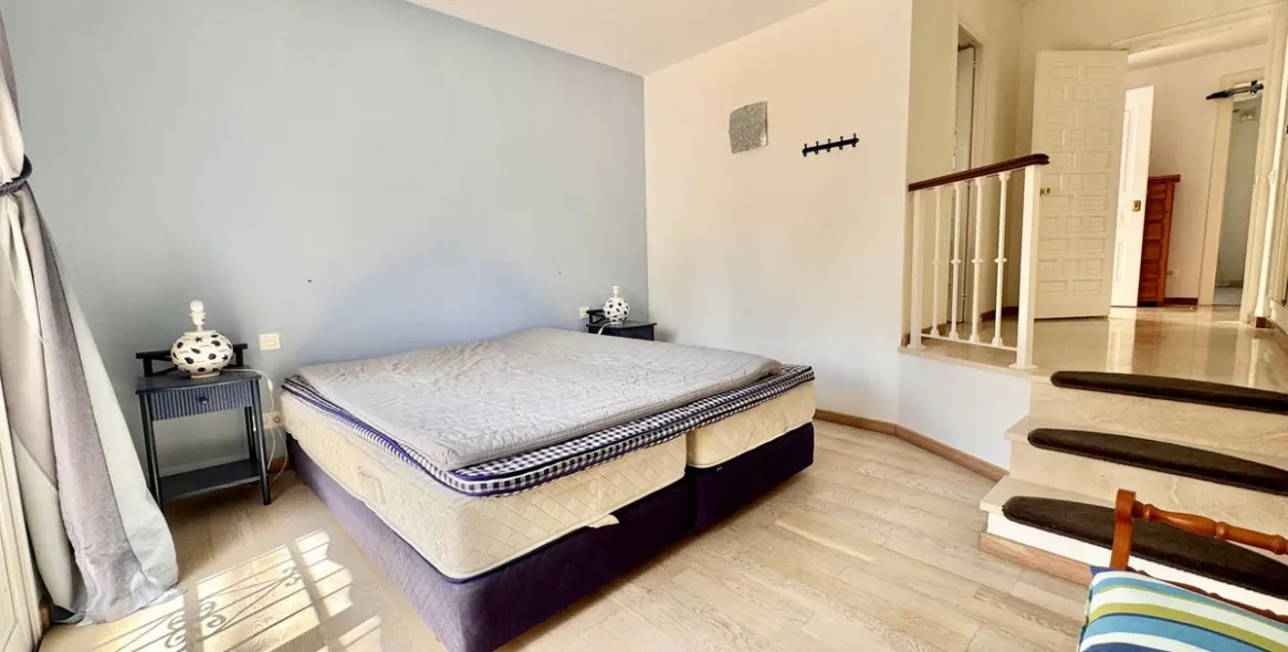 Продажа дома на две семьи в Nueva Andalucía 12