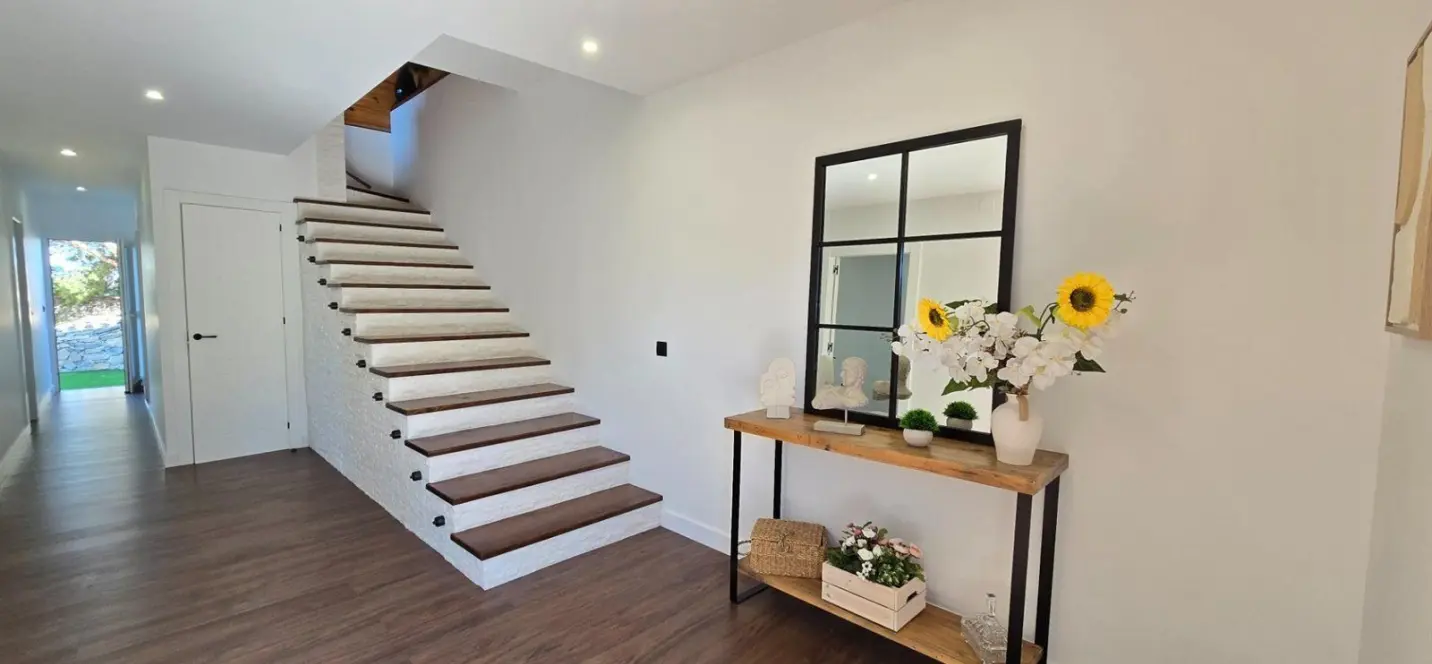 Sale of detached villa in Limonar 2