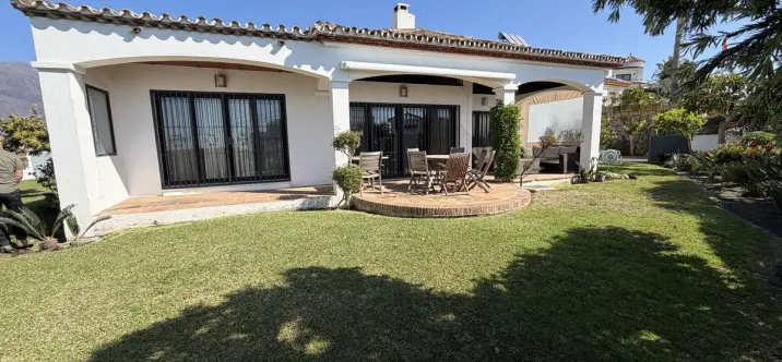 Sale of detached villa in Estepona 0