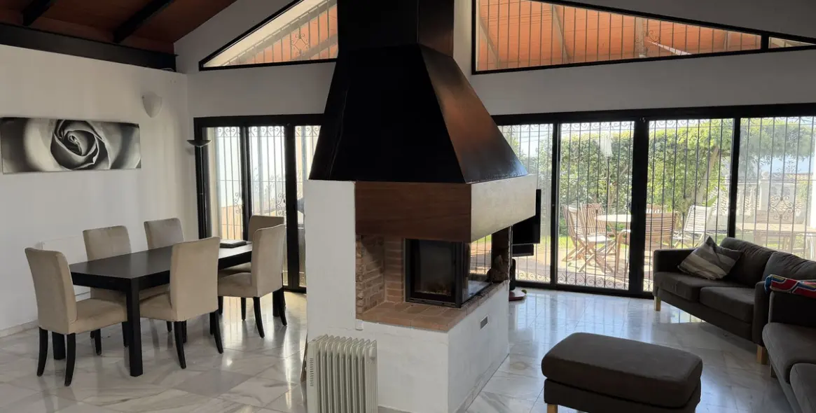 Продажа  отдельно стоящей виллы в Estepona 3