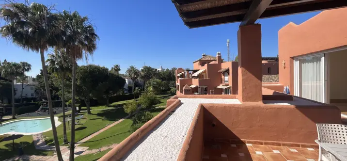 Sale of middle floor apartment in Estepona 0