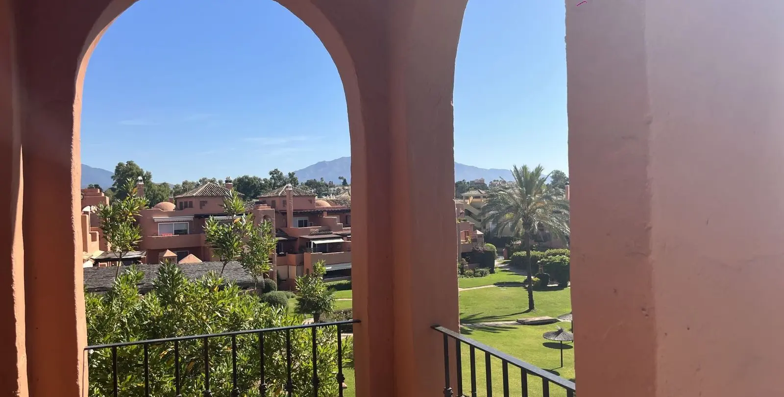 Продажа апартаментов на среднем этаже в Estepona 2